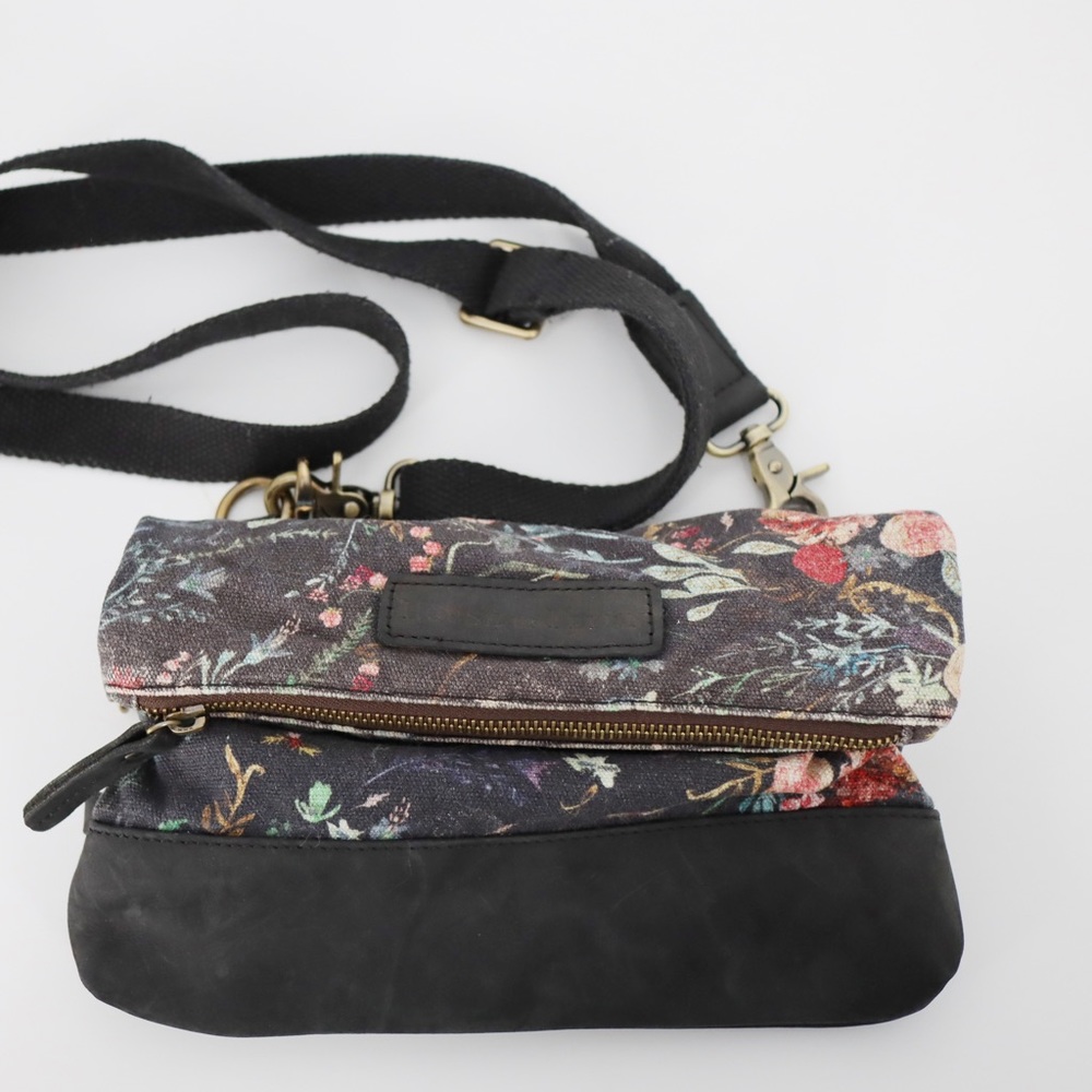 House of Flynn Cross Body Purse